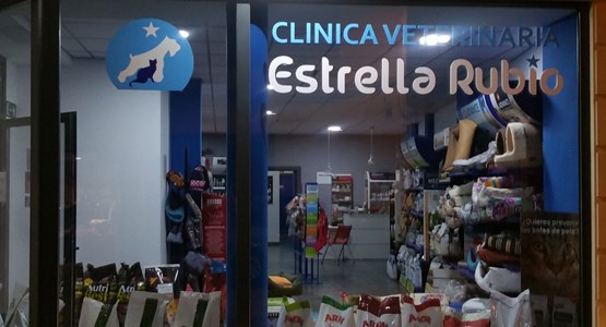 vitrina exterior clinica veterinaria estrella rubio